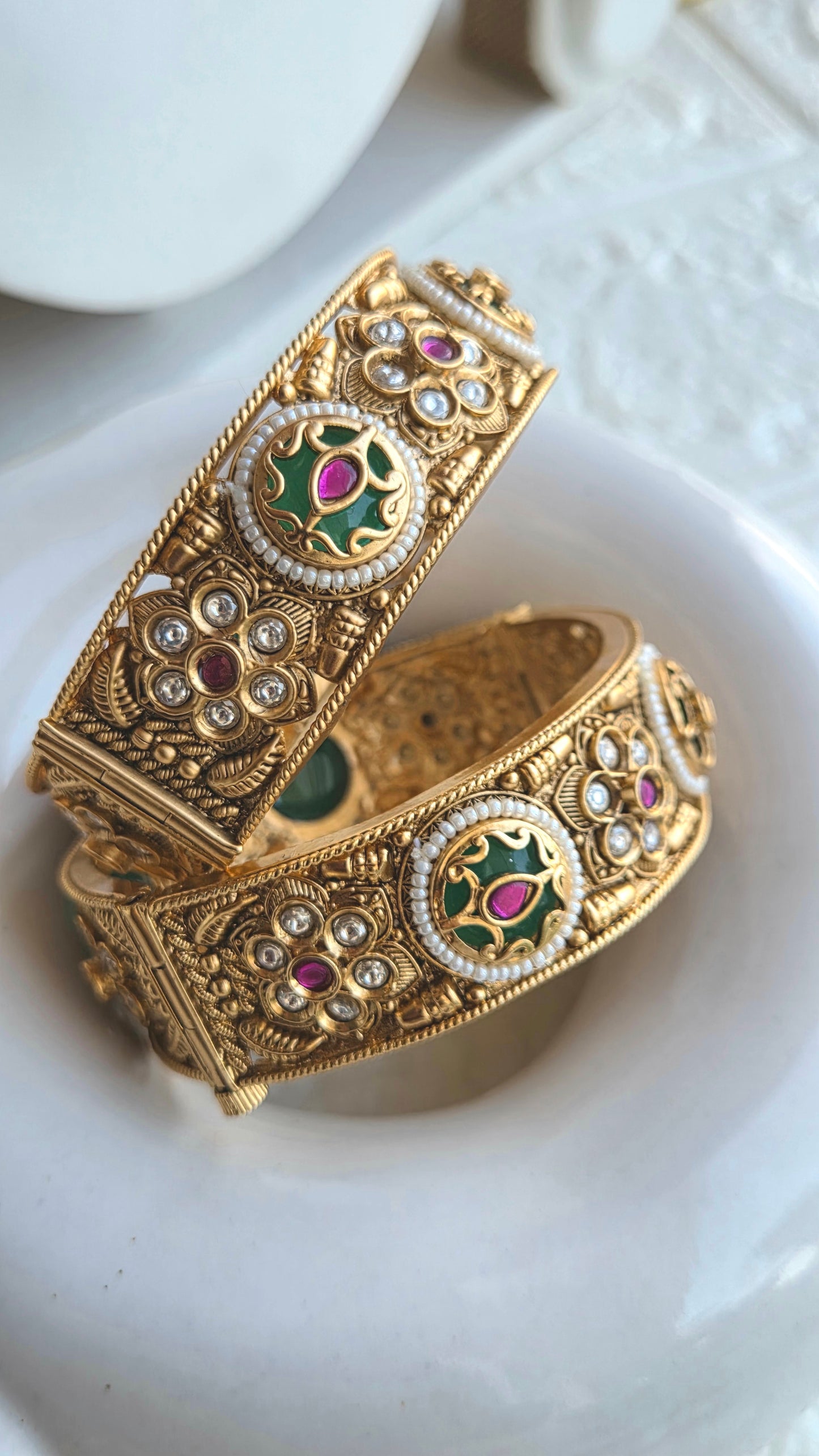 Heritage Regal Screw Openable Bangle