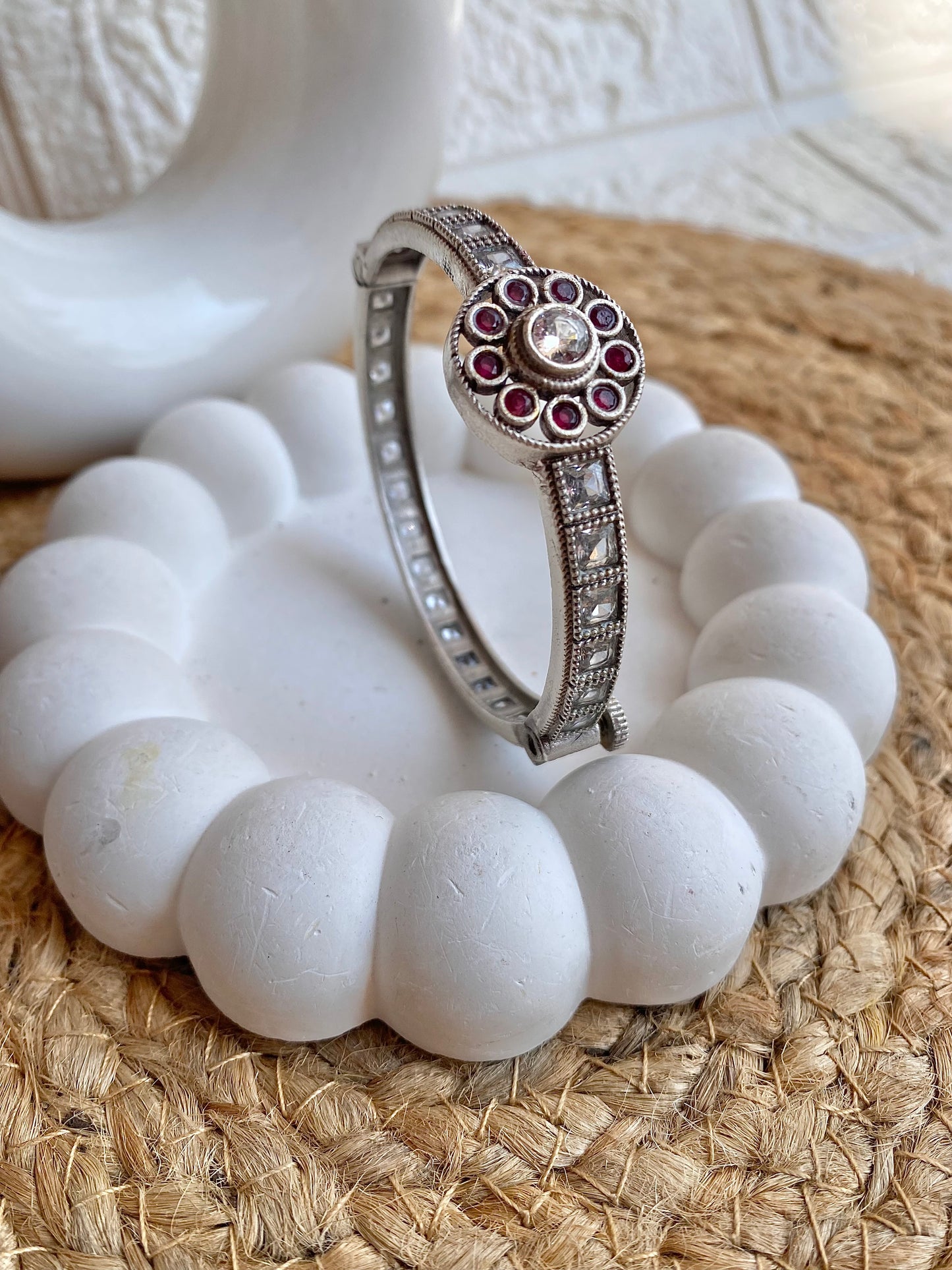 Zirconia Studded Silber Screw Open Size Adjustable Bracelet