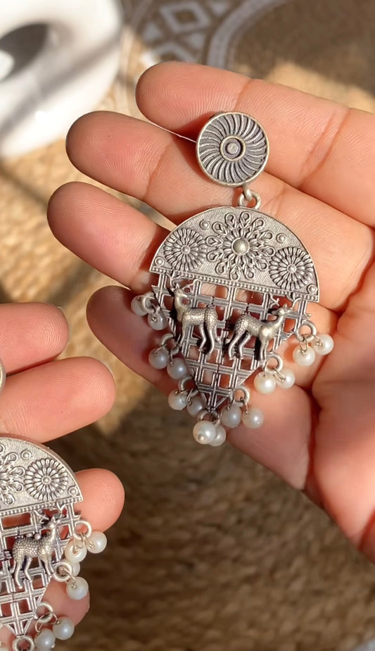 Silverlookalike "Hirni" Medium Size Earrings