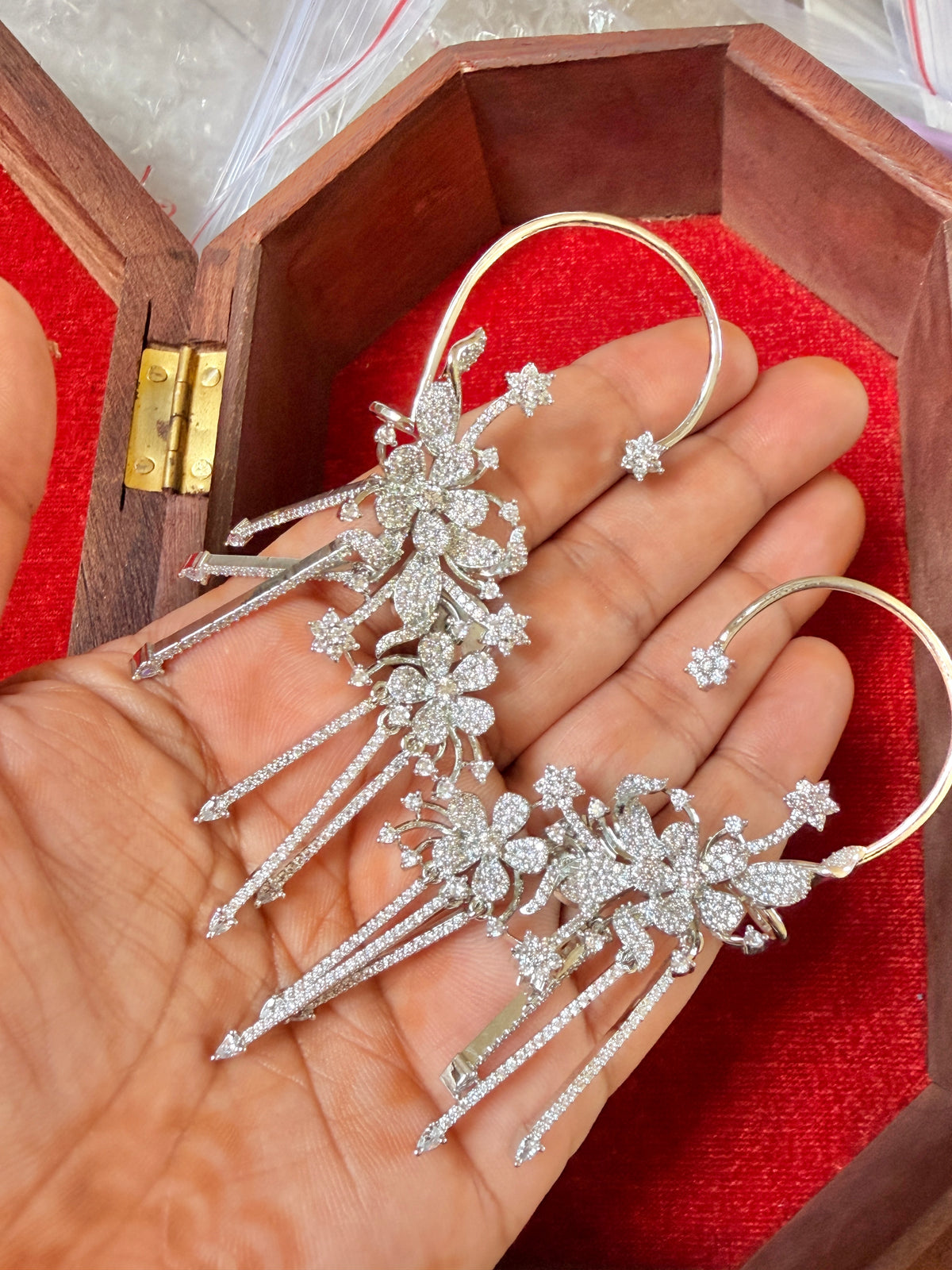 Statement American Diamond Earcuff