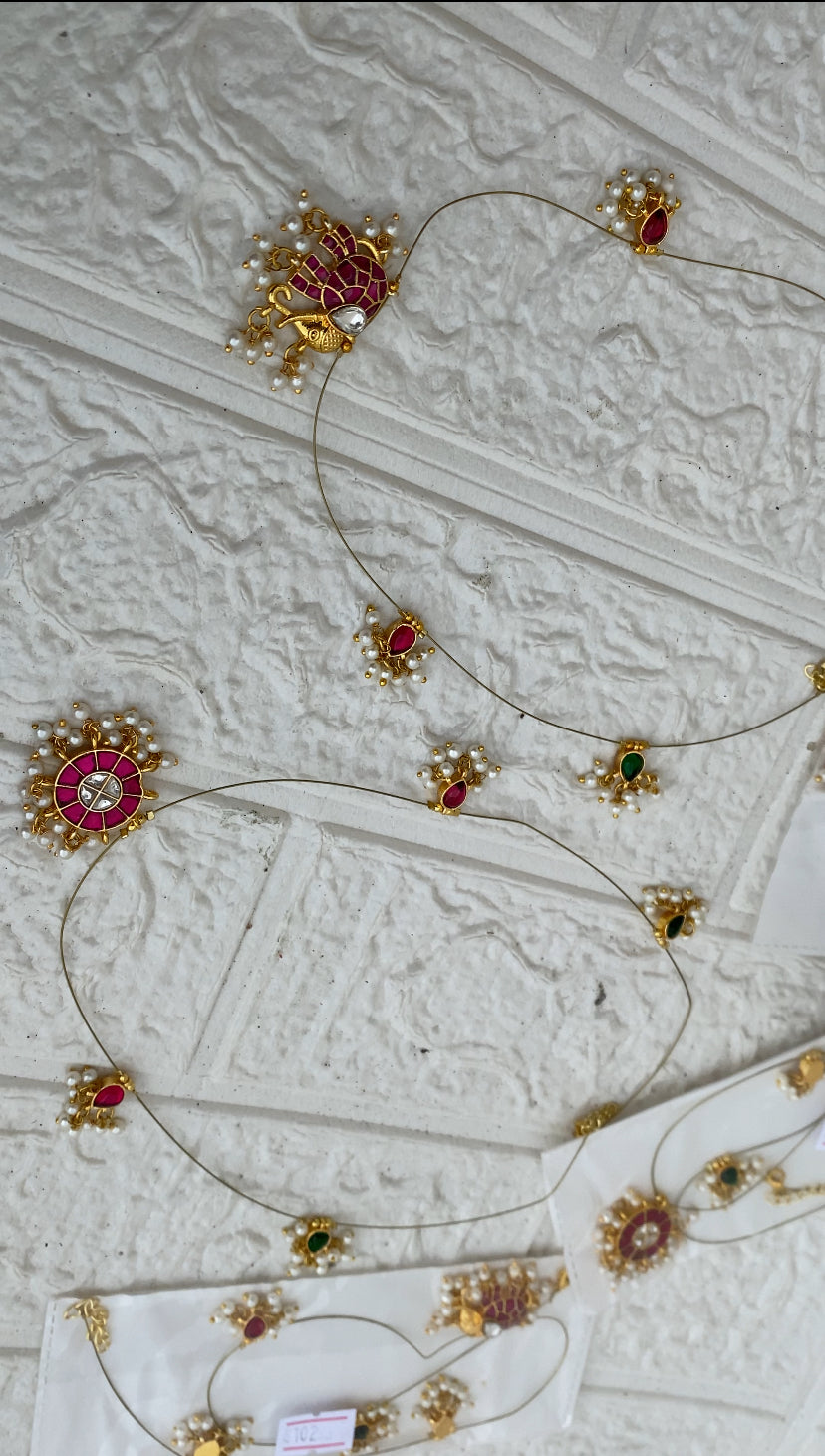 Sleek Paachi Kundan Neckpiece