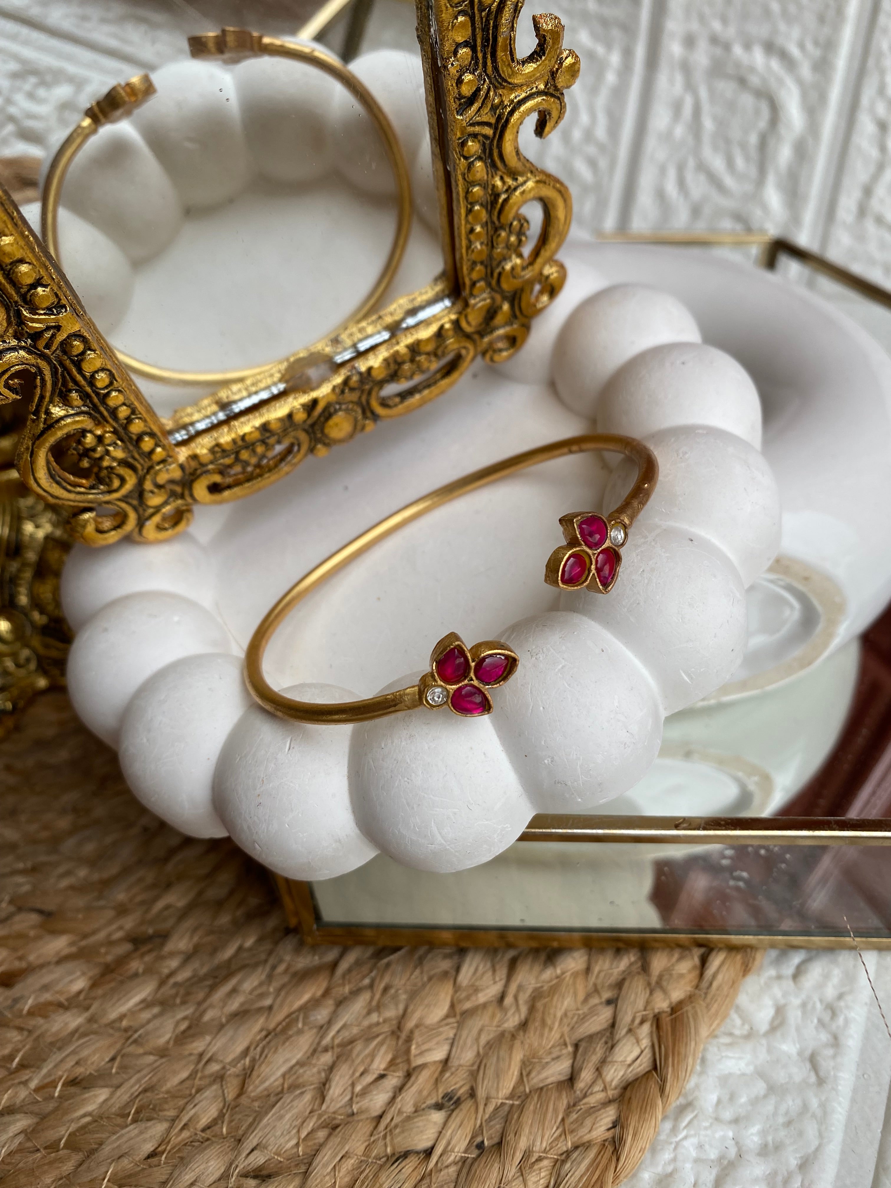 kempu Stone Antique Bracelet