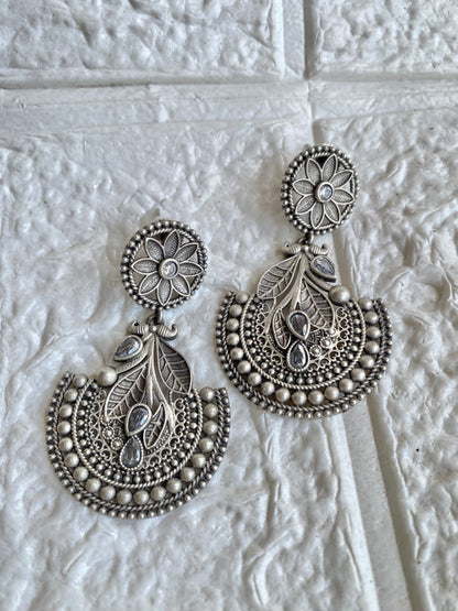Silverlookalike Roohan Medium Size Earrings