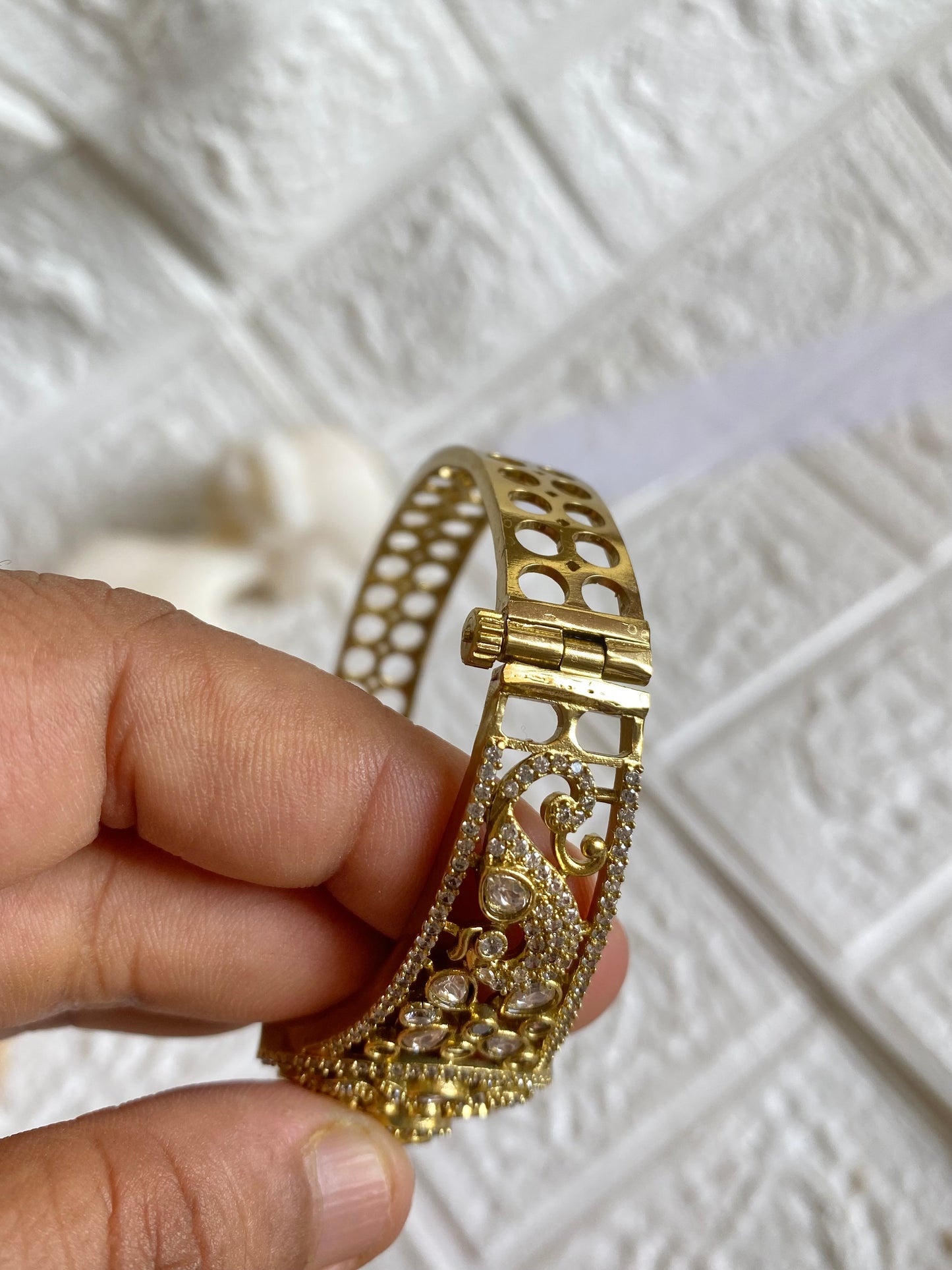 Statement Moissanite Screw Openable Bracelet