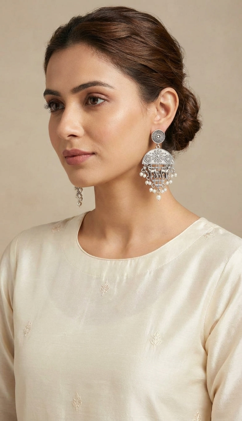 Silverlookalike "Hirni" Medium Size Earrings - [generated by Eldor AI]