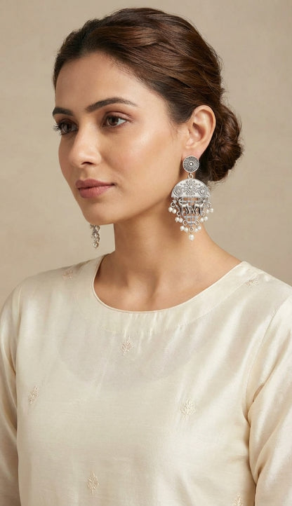 Silverlookalike "Hirni" Medium Size Earrings - [generated by Eldor AI]