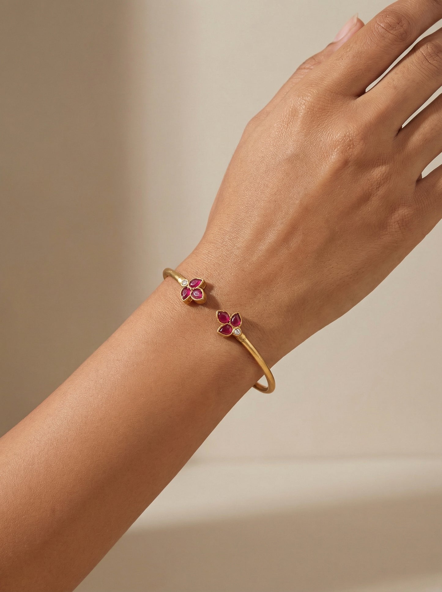 kempu Stone Antique Bracelet - [generated by Eldor AI]