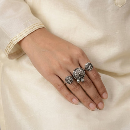 Dual Finger Silver Ring - [generated by Eldor AI]