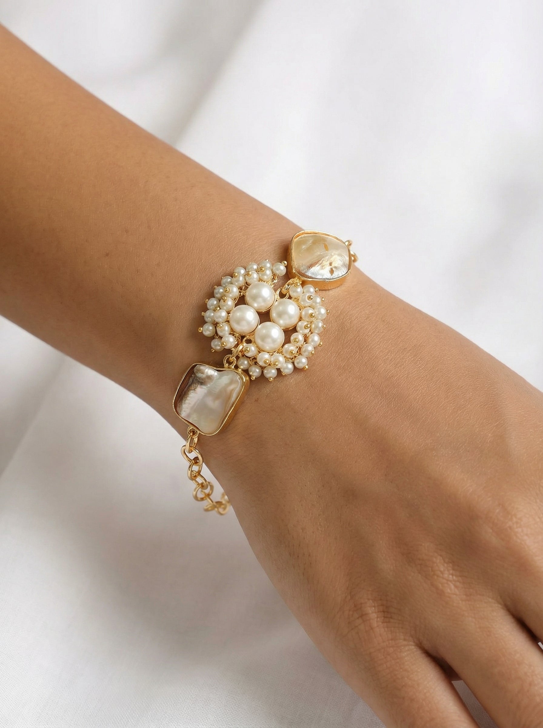 Mother Of Pearl Chain Bracelet - [generated by Eldor AI]