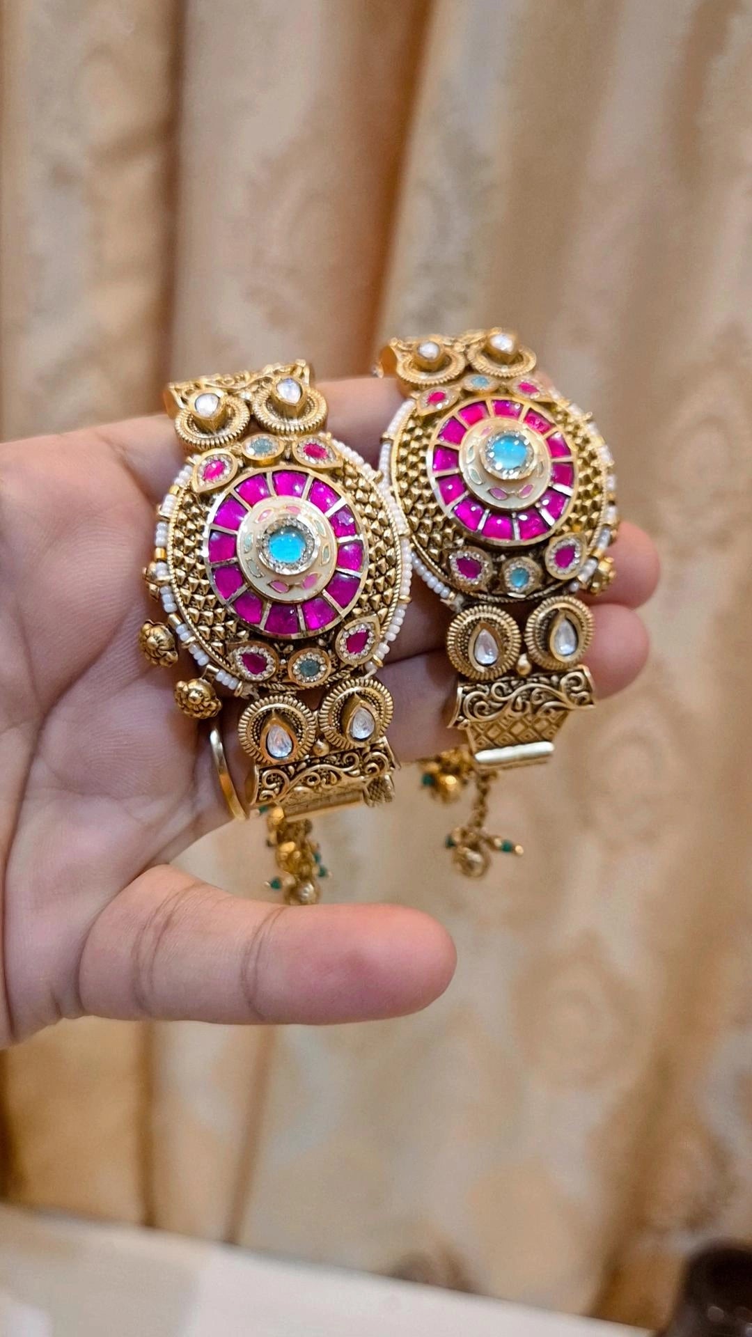 Signature Rajwadi Heritage Designer Screw Openable Kadda - Pair )