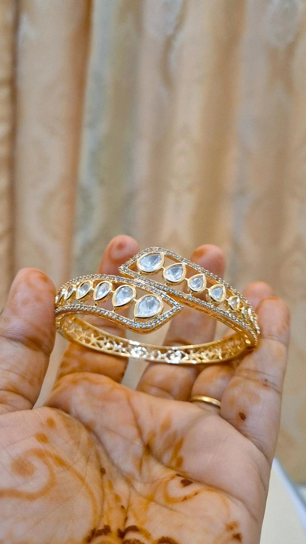 Moissanite Screw openable Free Size Bracelet )