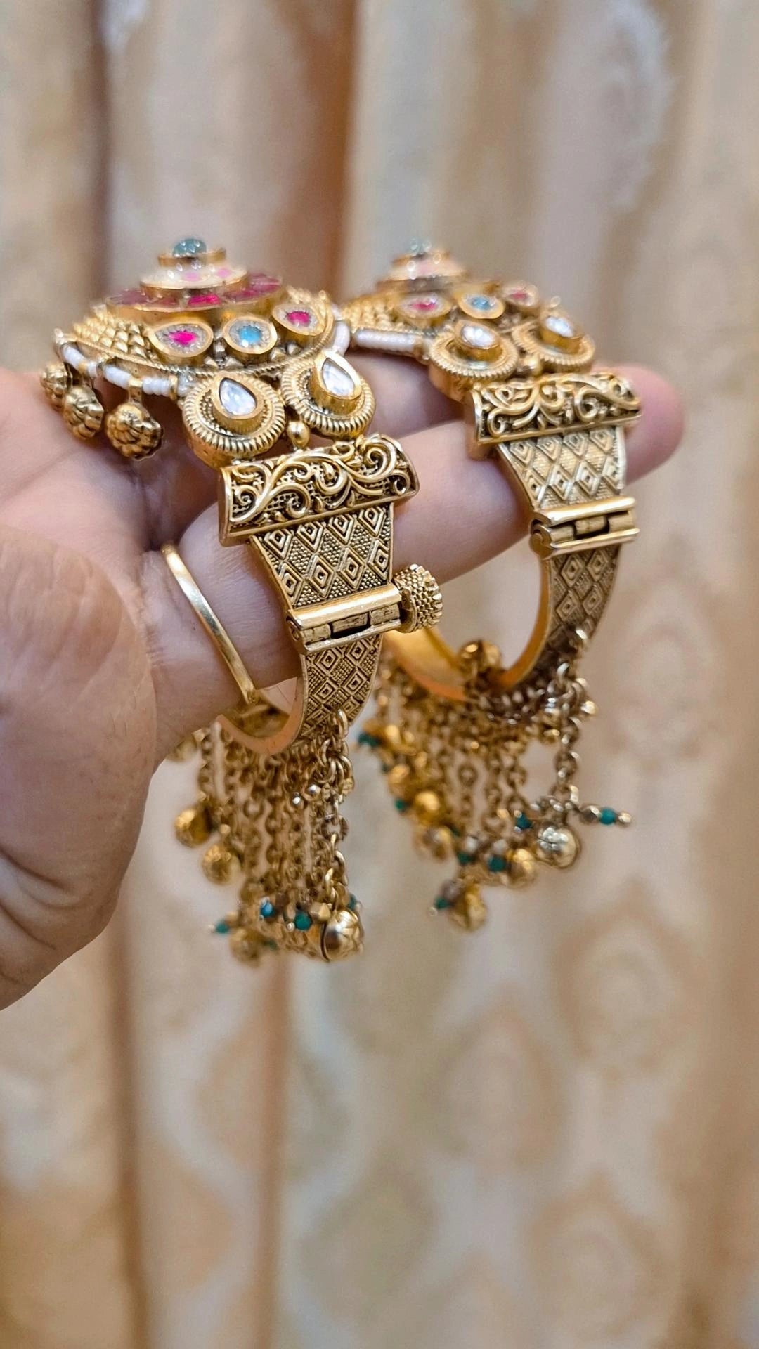 Signature Rajwadi Heritage Designer Screw Openable Kadda - Pair )