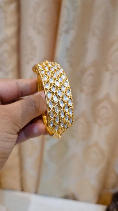 Aurelia Broad Screw openable Bracelet - Free Size
